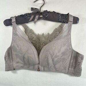 NWOT Floral Secrets Bra Elegant Lace Front-Closure Comfort Gray Bralette Sz 46C